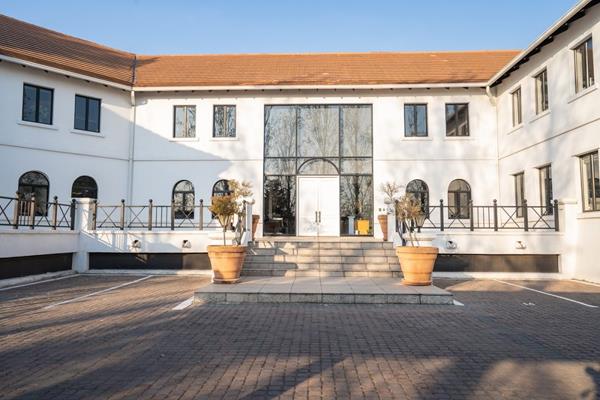 1 000 m² Office Space