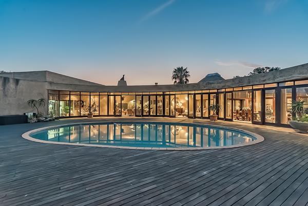 6 Bedroom House