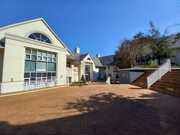 690  m² Commercial space