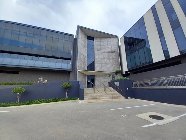 2 500  m² Commercial space