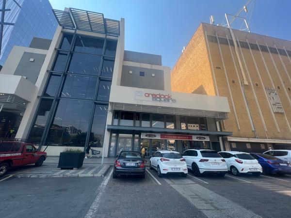 698 m² Commercial space