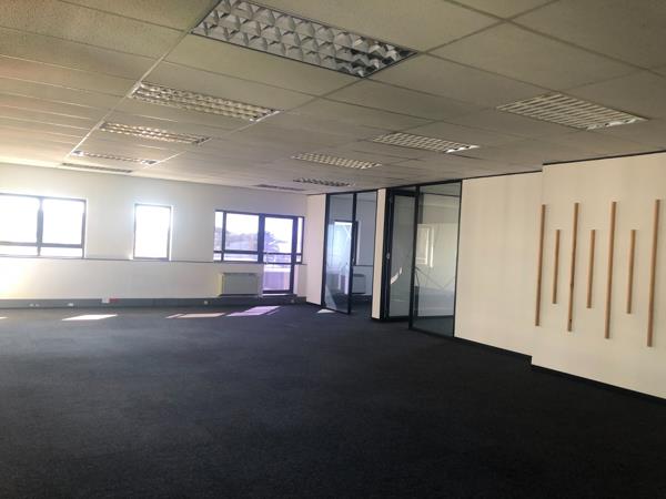 194  m² Commercial space