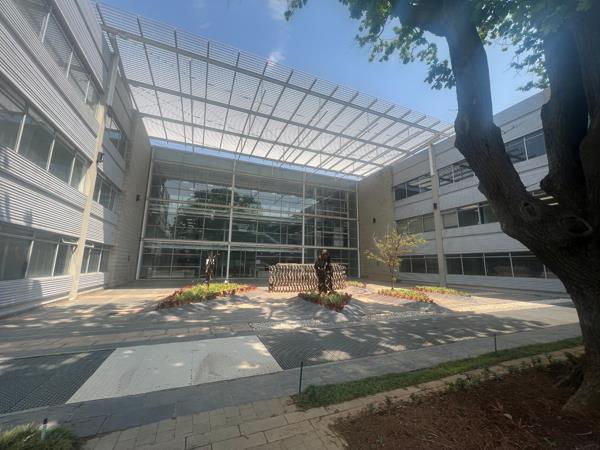 936 m² Commercial space