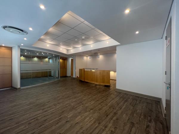 937 m² Commercial space