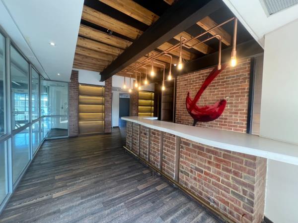 929  m² Commercial space