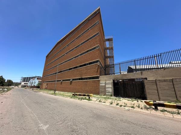 1 592 m² Commercial space