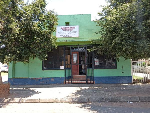 755  m² Commercial space