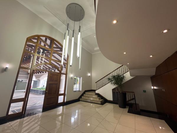 683  m² Commercial space