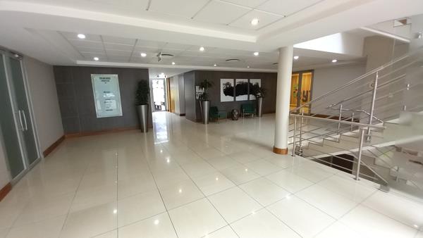 186  m² Commercial space