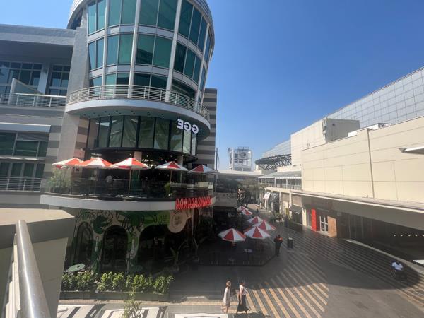 1 305 m² Commercial space
