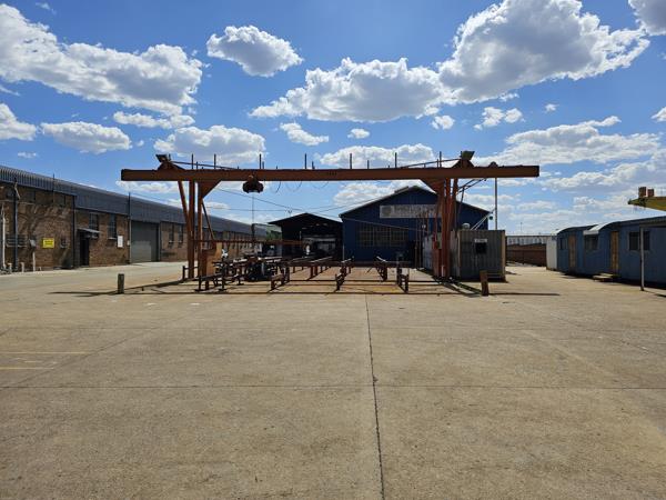 2 100  m² Industrial space