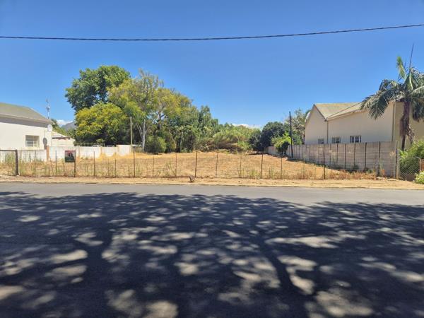 1 445 m² Land
