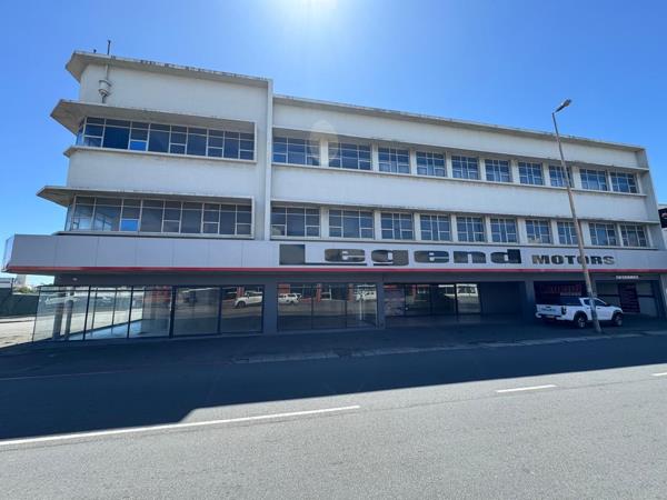 7 500  m² Commercial space