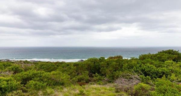 3 040 m² Land