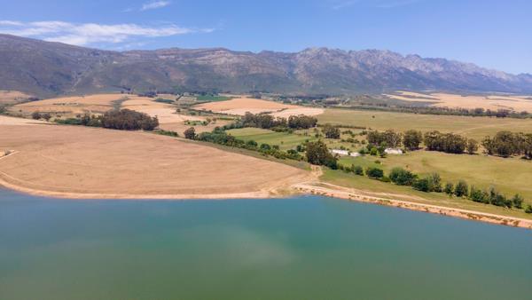 366.6 ha Farm