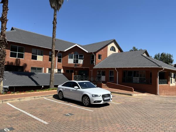 212  m² Commercial space