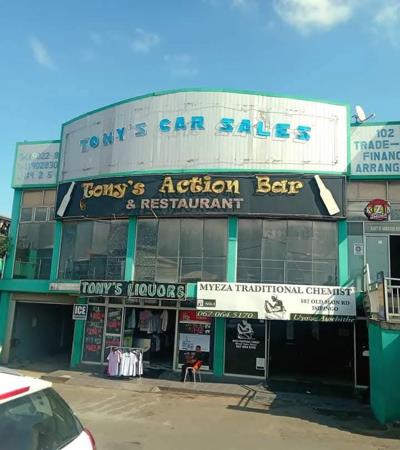 2 000  m² Retail Space