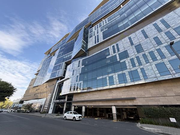 718 m² Commercial space