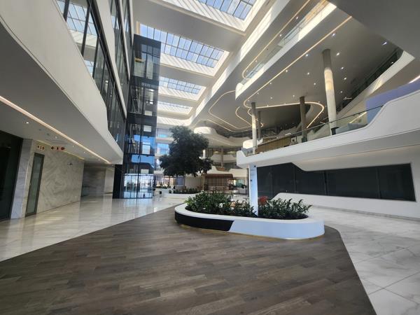 595  m² Commercial space