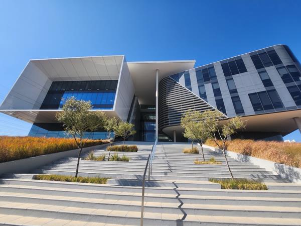 595 m² Commercial space