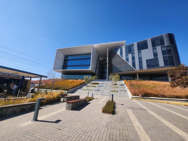 595 m² Commercial space