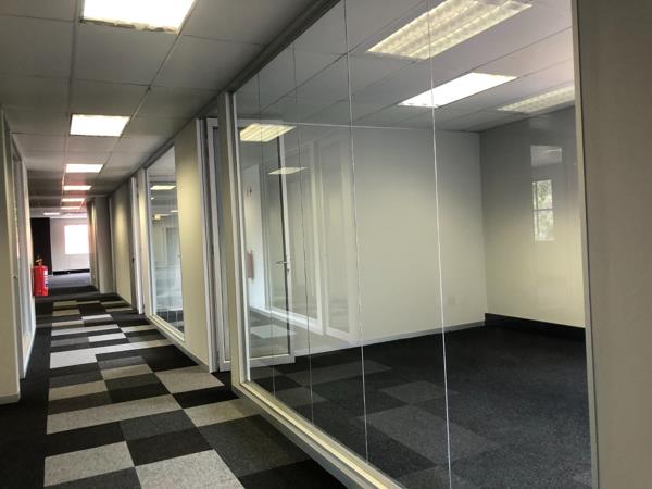 443  m² Commercial space