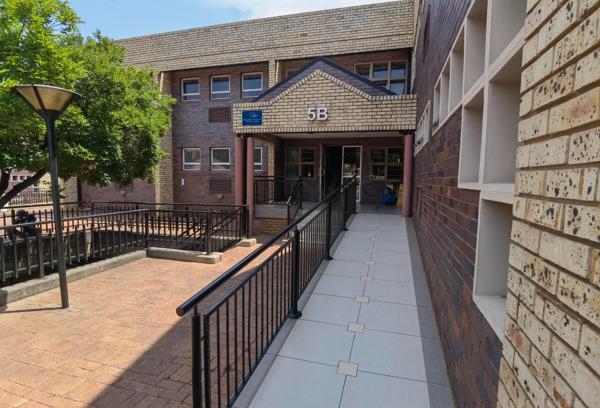 175  m² Commercial space