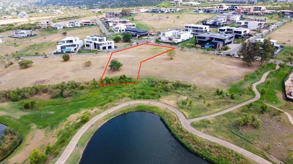 3 894 m² Land