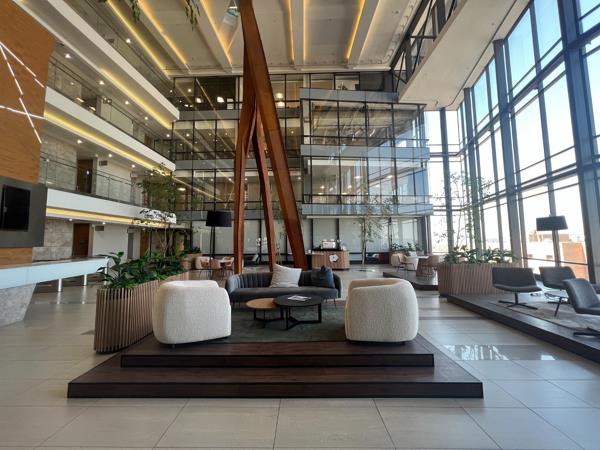 1 033 m² Commercial space