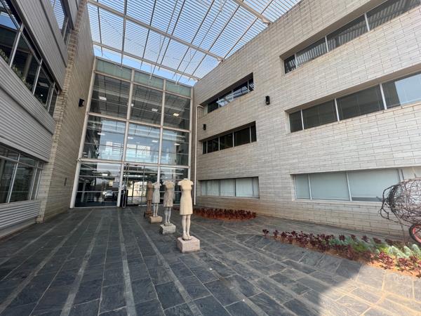 326 m² Commercial space