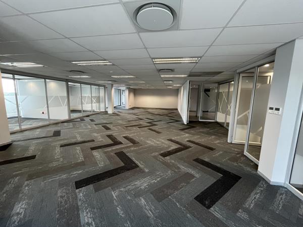 527  m² Commercial space