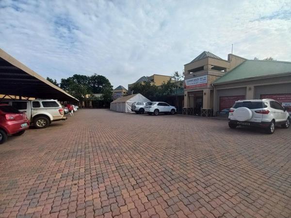 811  m² Commercial space