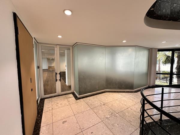 1 003 m² Commercial space