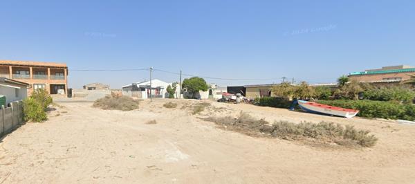 300 m² Land