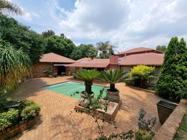 6 Bedroom House