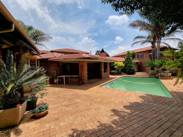 6 Bedroom House
