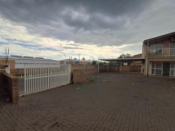 571  m² Industrial space