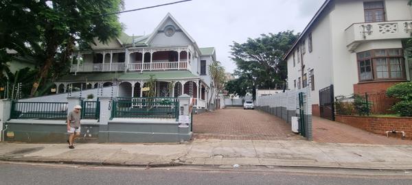 776  m² Commercial space