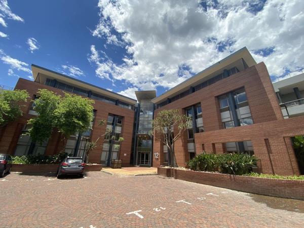 712 m² Commercial space