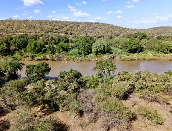 2 400 m² Land