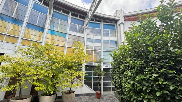 365  m² Commercial space