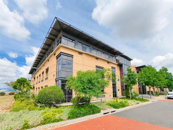 1 023  m² Commercial space