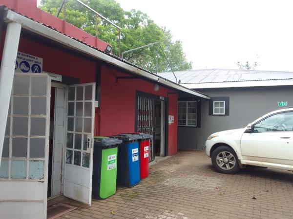 327  m² Commercial space