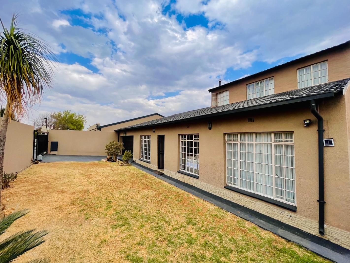 House in Johannesburg, Suideroord - More