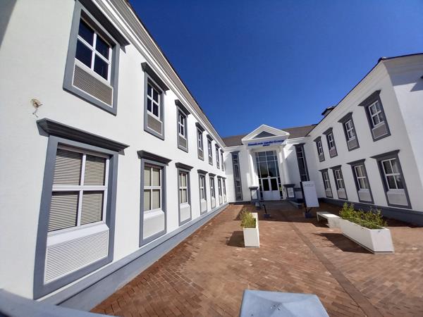 563  m² Commercial space