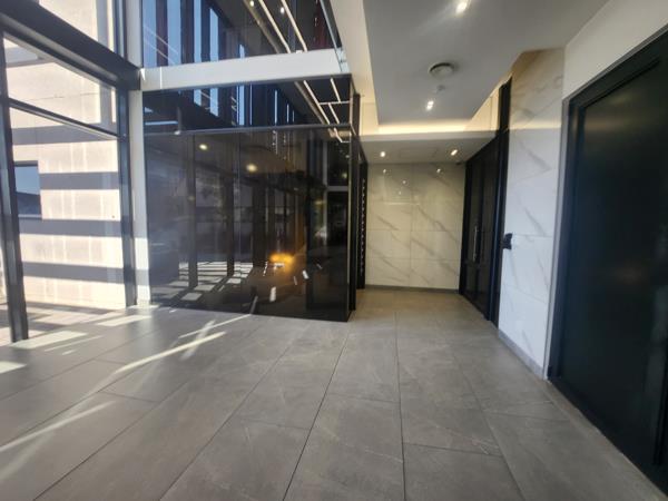674  m² Commercial space