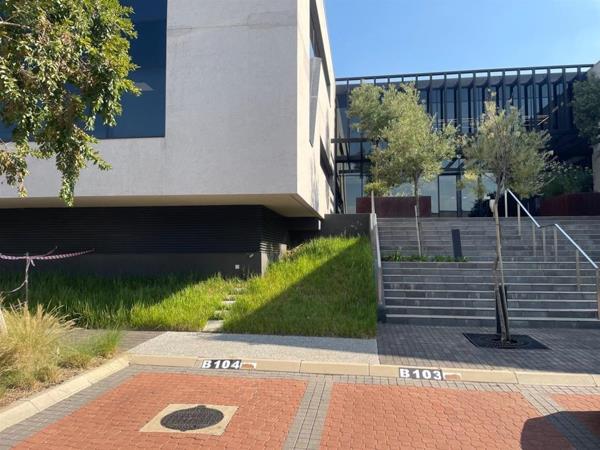 674 m² Commercial space