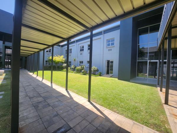 586  m² Commercial space