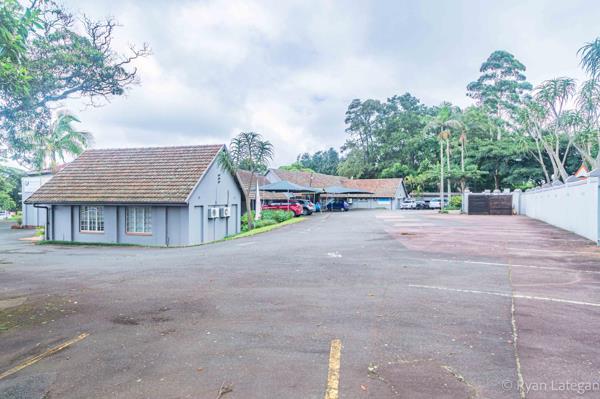 833  m² Office Space