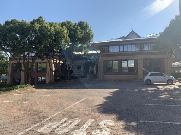 607.8  m² Commercial space